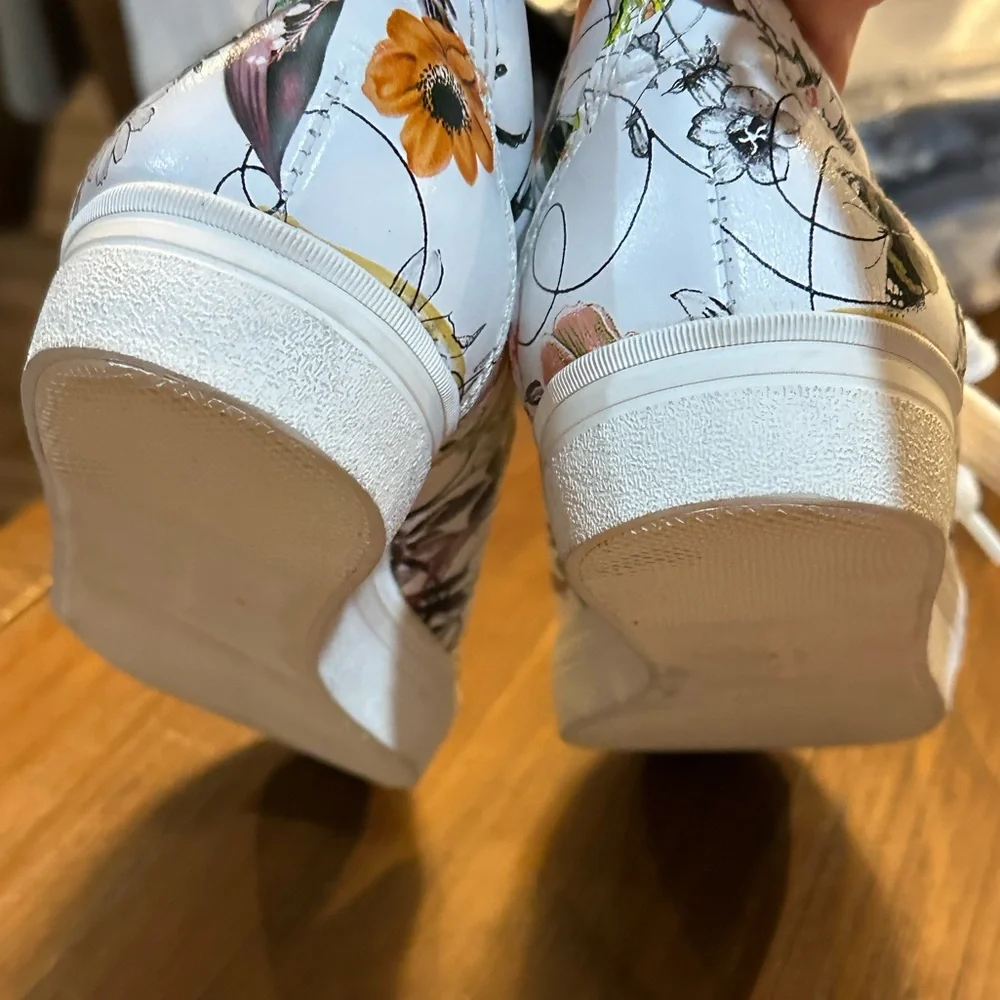 All Black Womens White Floral‎ Lace Up Sneakers
